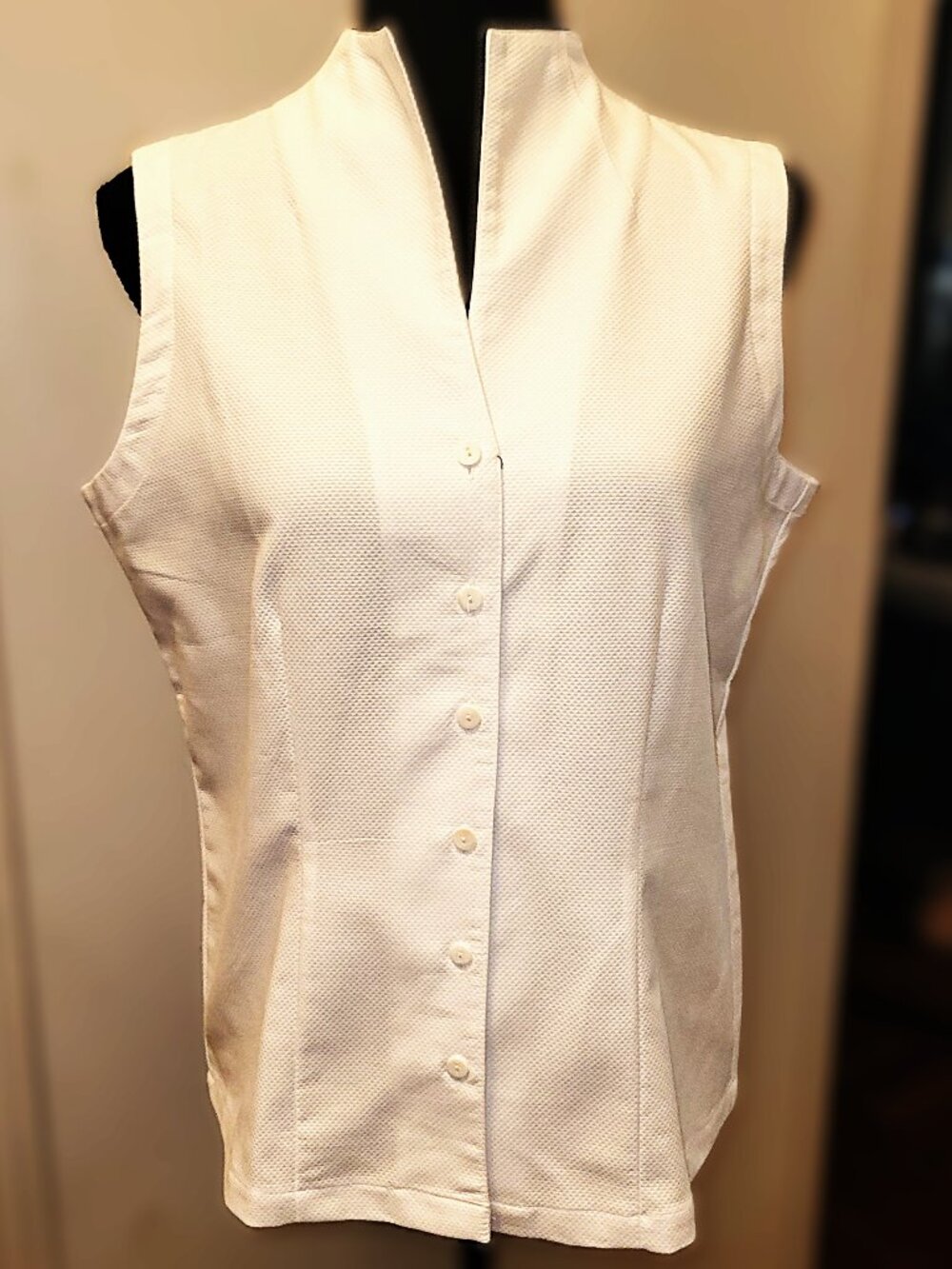 NWT! Wallmann/Gorsuch White Textured Sleeveless Blouse - 36/6